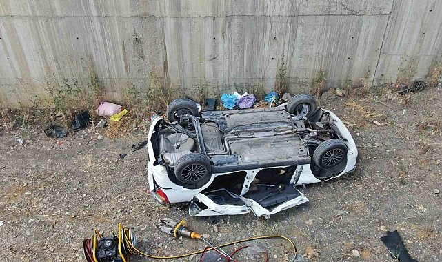 Memleketlerine giden aileyi kaza ayırdı: Baba öldü, eşi ve çocukları yaralandı
