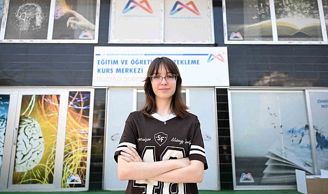 Mersin Büyükşehir Belediyesinin Kurs Merkezi ile önce liseyi ardından üniversiteyi kazandı