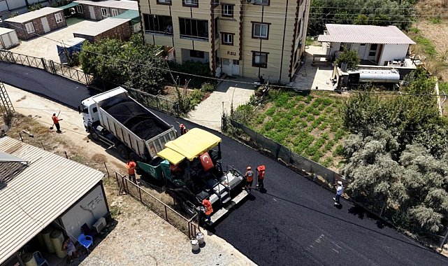 Mersin'de 1,5 kilometrelik yol sıcak asfaltla yenilendi