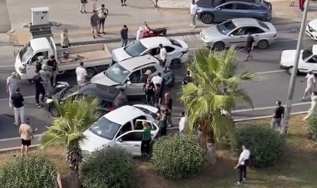 Mersin'de 7 araçlı zincirleme kaza: 3 yaralı