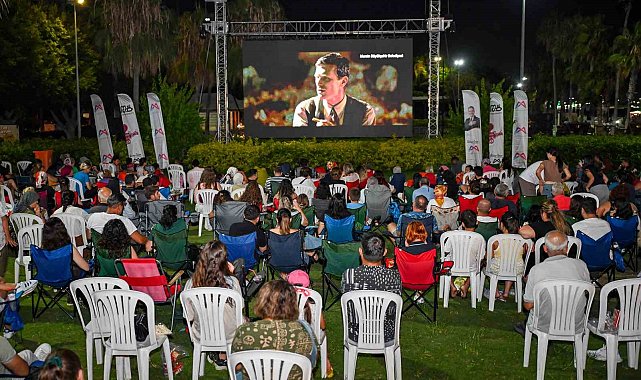 Mersin'de açık havada sinema keyfi