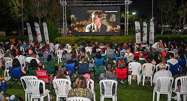 Mersin'de açık havada sinema keyfi