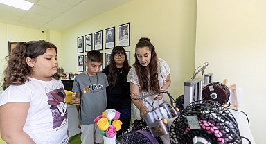 Mersin'de çocuklar Rubik Küp çözen robot geliştirdi