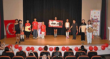 Mersin'de çocuklardan 30 Ağustos'ta coşkulu kutlama