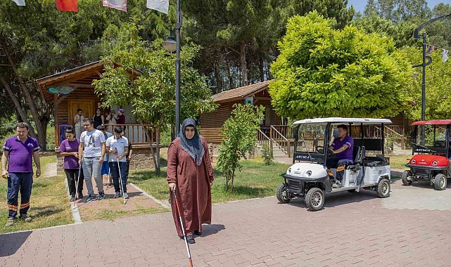 Mersin'de görme engelliler doğayla iç içe keyifli bir gün geçirdi