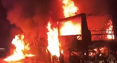 Mersin'de otoyolda seyir halindeki yolcu otobüsü alev alev yandı