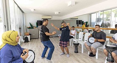Mersin'de özel bireyler yazın tadını etkinliklerle çıkarıyor