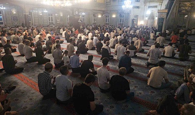 Mevlid Kandili'nde camiler doldu taştı