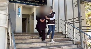 Mide ve bağırsaklarından yarım kilo uyuşturucu çıktı