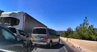 Milas'taki 5 araçlı kaza kameraya yansıdı
