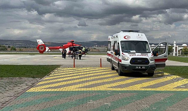 Minibüs şarampole uçtu: 4 kişi öldü, 4'ü ağır 10 kişiyi yaralandı
