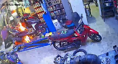 Motosiklet tamirhanesinde ilginç anlar