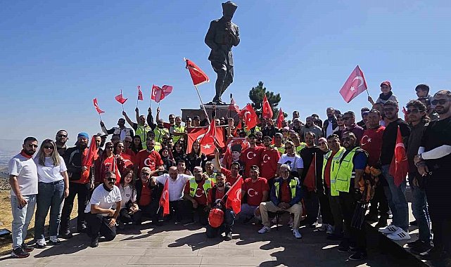 Motosiklet tutkunları Afyonkarahisar'da "Zafer Sürüşü" düzenledi