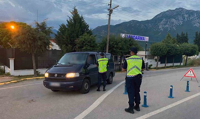 Muğla'da Jandarma trafik denetimlerinde 155 araç trafikten men edildi