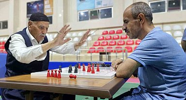 Muş'ta 1. Uluslararası Dama Turnuvası heyecanı sürüyor