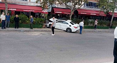Nallıhan'da tır 2 otomobile çarptı: Yaralılar var