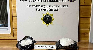 Narkotik köpeği Şila valizdeki 1 kilo 900 gram metamfetamini buldu