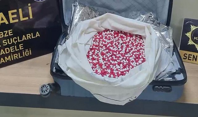 Narkotik köpeği valizde 21 bin sentetik ecza buldu