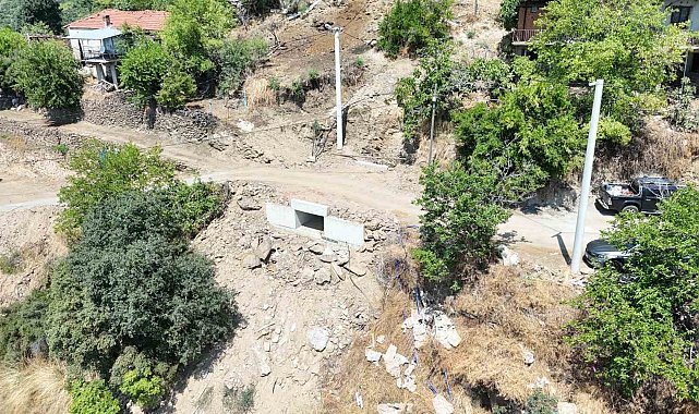 Nazilli Belediyesi'nden yollarda bakım ve onarım çalışması
