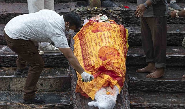 Nepal'de can kaybı 734'e yükseldi