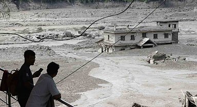 Nepal'de sel felaketi: 8 ölü