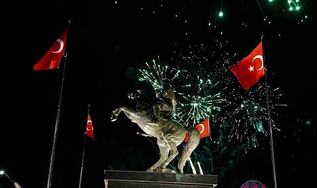 Niğde'de 30 Ağustos'un 104. yılında fener alayı