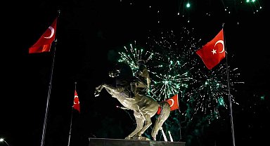 Niğde'de 30 Ağustos'un 104. yılında fener alayı
