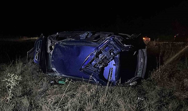 Niğde'de iki otomobil kafa kafaya çarpıştı: 1'i ağır, 7 yaralı