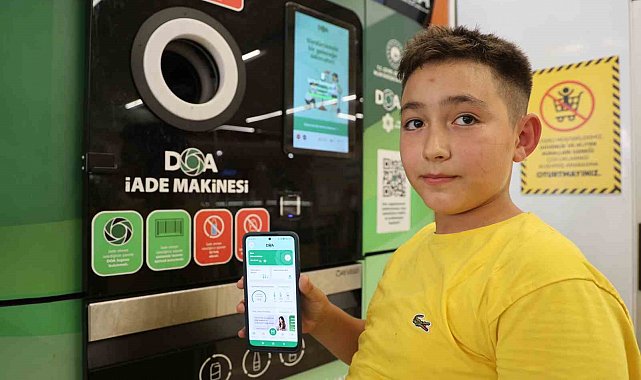Öğrenciler çevreyi temizleyip harçlıklarını geri dönüşümden çıkarıyor