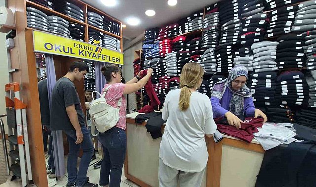 Okul kıyafetlerinde hareketlilik başladı: En uygun set 2 bin liradan başlıyor