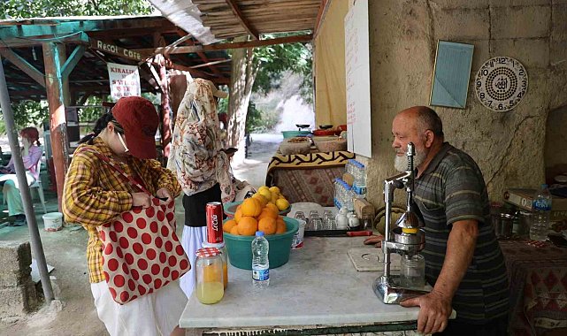 Ömrünün yarısından fazlasını turistlere adadı