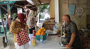 Ömrünün yarısından fazlasını turistlere adadı