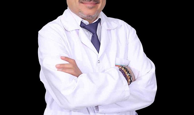 Op. Dr. Dilmen: "Sıcak havalarda yetersiz sıvı tüketimi böbrek taşı riskini artırabilir"