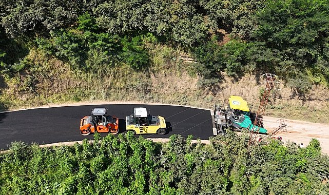 Ordu Büyükşehir, 2 ilçede mahalleleri bağlayan yolu sıcak asfaltla buluşturdu