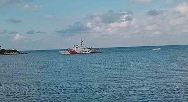 Ordu'da iki konteyner sahile vurdu