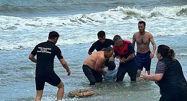 Ordu'da yasağa rağmen denize giren 2 kardeş boğulma tehlikesi geçirdi