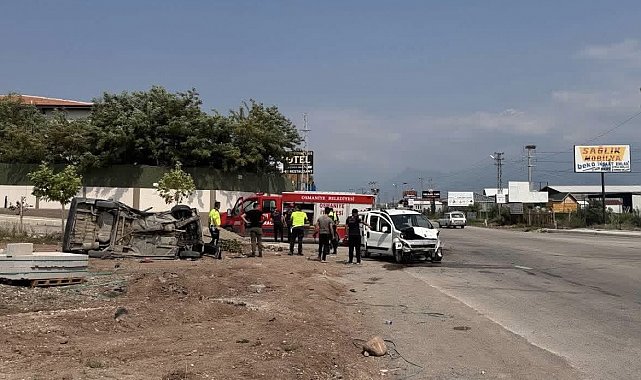 Osmaniye'de hafif ticari araç ile otomobil çarpıştı: 2 yaralı