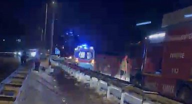 Otomobil bariyerlere çarparak devrildi: 1 yaralı