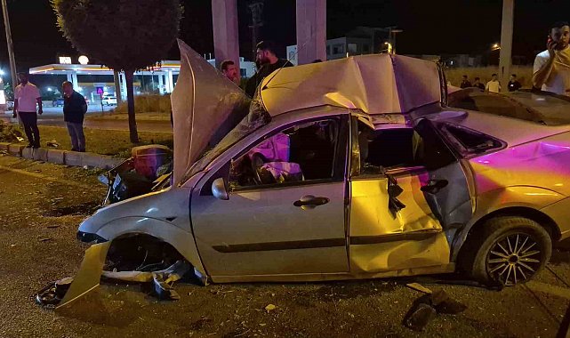 Otomobil direğe çarptı: 4 yaralı