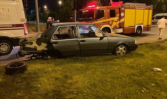 Otomobil ile minibüs çarpıştı: 4 yaralı
