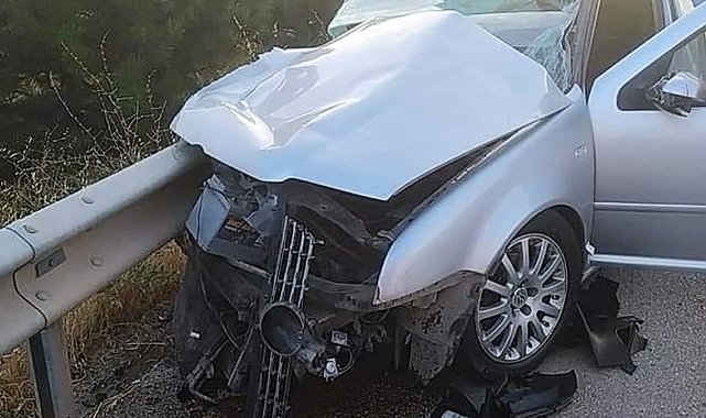 Otomobil ile yolcu otobüsü çarpıştı: 1 ölü