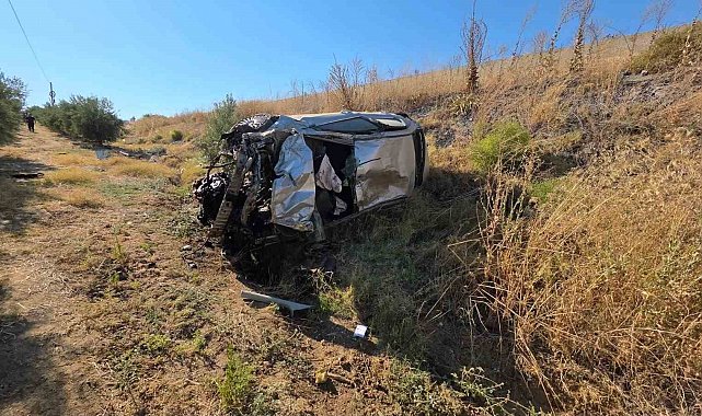 Otomobil zeytinliğe uçtu: 1'i ağır 2 yaralı