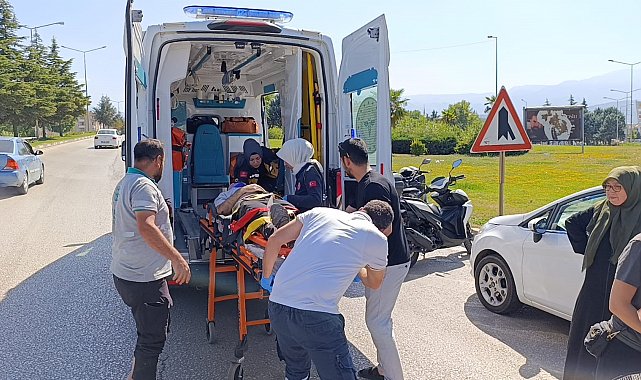 Otomobile çarpan motosiklet sürücüsü ağır yaralandı
