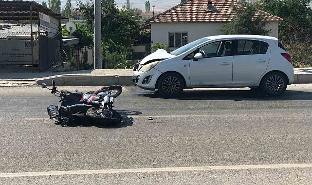 Otomobilin çarptığı motosikletin sürücüsü ağır yaralandı