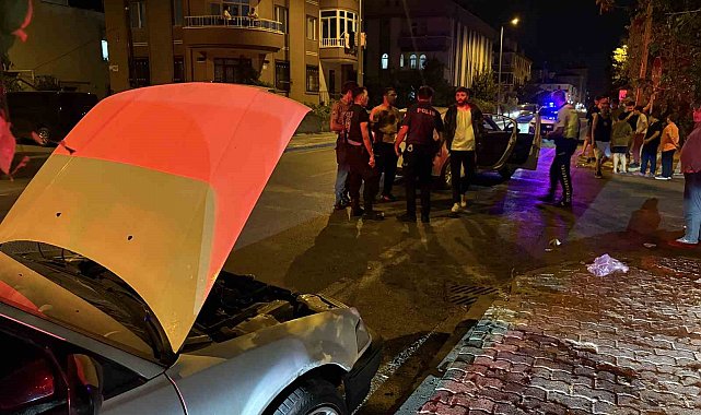 Otomobillerin çarpıştığı kazada sürücülerden biri firar etti: 1'i çocuk, 2 yaralı