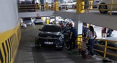 Otoparkta otomobilin altında kalan genç kadın yaralandı