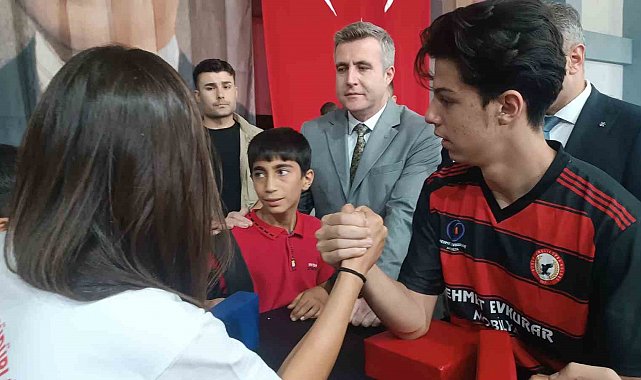 Özalp'ta Gençlik ve Spor Festivali düzenlendi