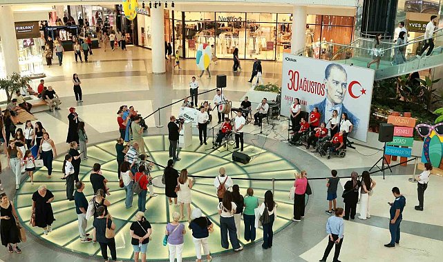 Özel öğrencilerden 30 Ağustos Zafer Bayramı konseri