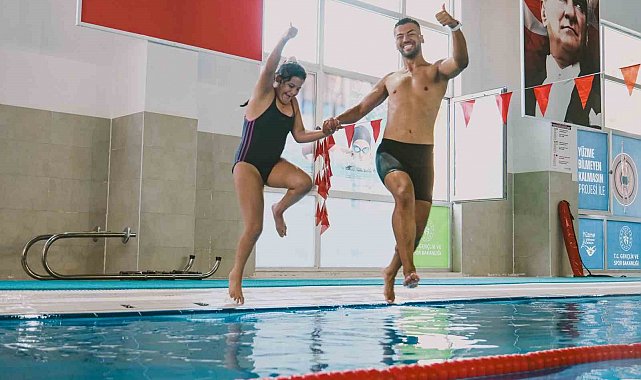Özel sporcular Pınarbaşı Yüzme Havuzu'nda sporla buluşuyor
