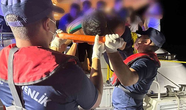 Özel teknede rahatsızlanan vatandaşa Sahil Güvenlikten tıbbi tahliye